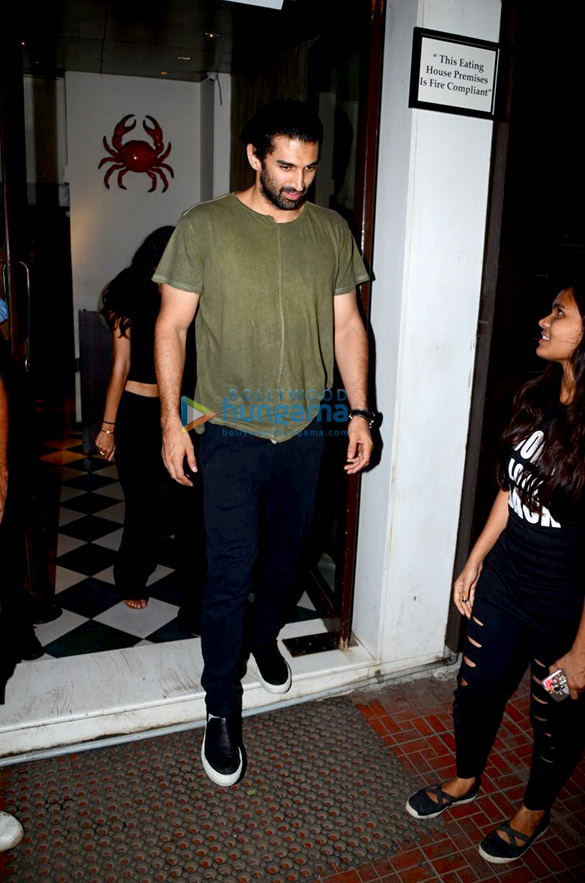 aditya roy kapur spotted with a girl outside a hotel in bandra 6