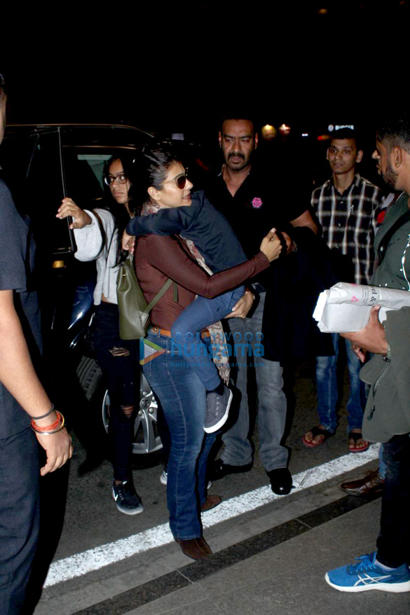 Ajay Devgn, Kajol, Shraddha Kapoor and others snapped at the airport