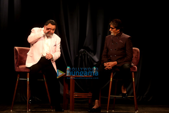 Amitabh Bachchan and Rishi Kapoor snapped in conversation Amitabh Bachchan and Rishi Kapoor snapped in conversation