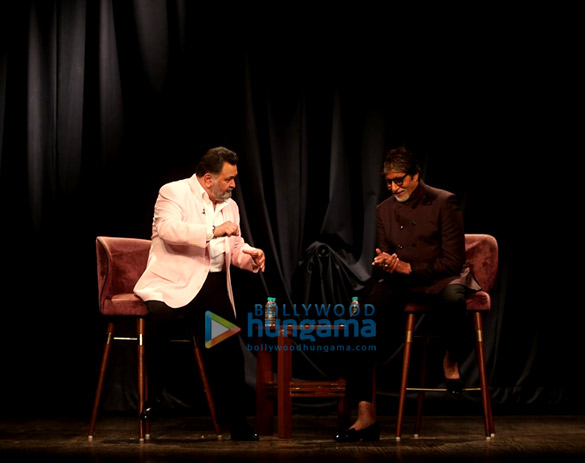 amitabh bachchan and rishi kapoor snapped in conversation 2
