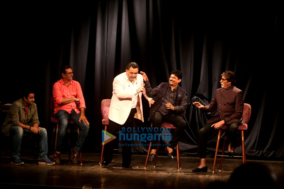 amitabh bachchan and rishi kapoor snapped in conversation 4