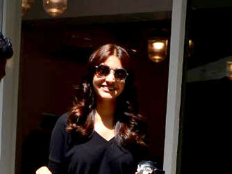 Anushka Sharma spotted at BBlunt in Bandra