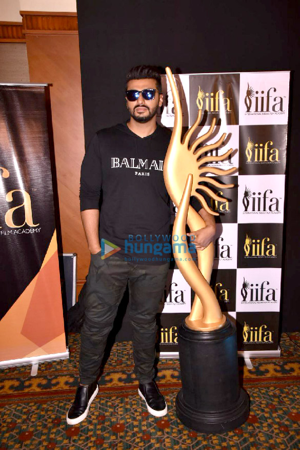 arjun kapoor and kartik aaryan snapped attending the iifa voting weekend 2018 3