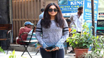 Bhumi Pednekar snapped at Beyond Beauty salon in Juhu