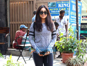 Bhumi Pednekar snapped at Beyond Beauty salon in Juhu