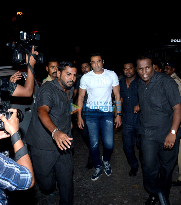celebs visit salman khans home 19