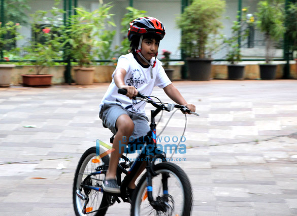 emraan hashmi son ayaan hashmi spotted while cycling 1