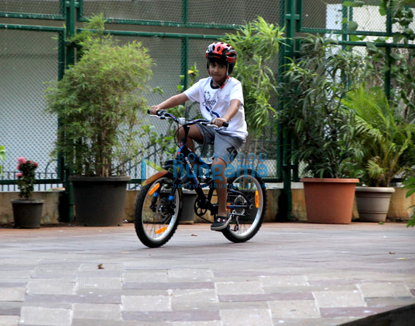 emraan hashmi son ayaan hashmi spotted while cycling 4