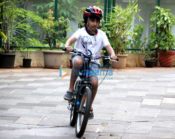 emraan hashmi son ayaan hashmi spotted while cycling 6