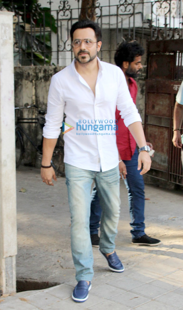 emraan hashmi spotted with atul kasbekar in bandra 1