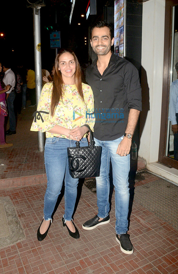 esha deol snapped with friends at khar 6