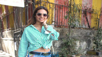 Esha Gupta spotted at Kromakay Salon in Juhu