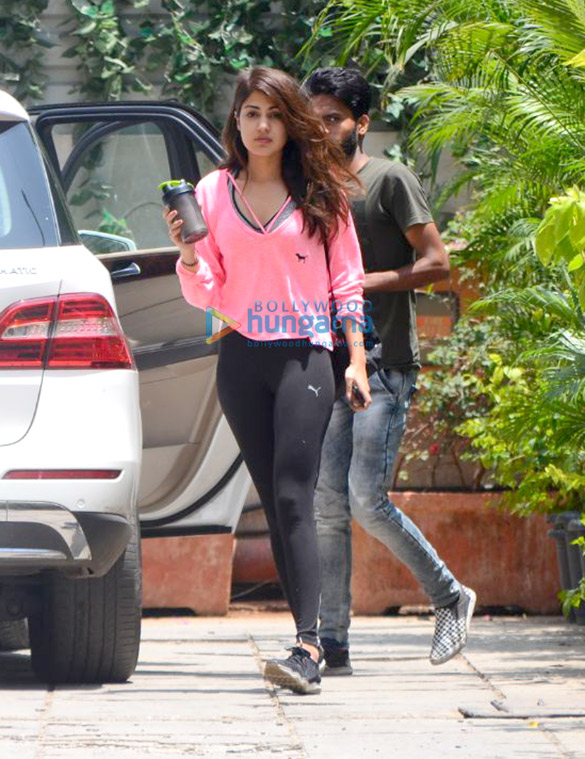 fatima sana shaikh aditya roy kapur and others spotted at the gym in bandra 3