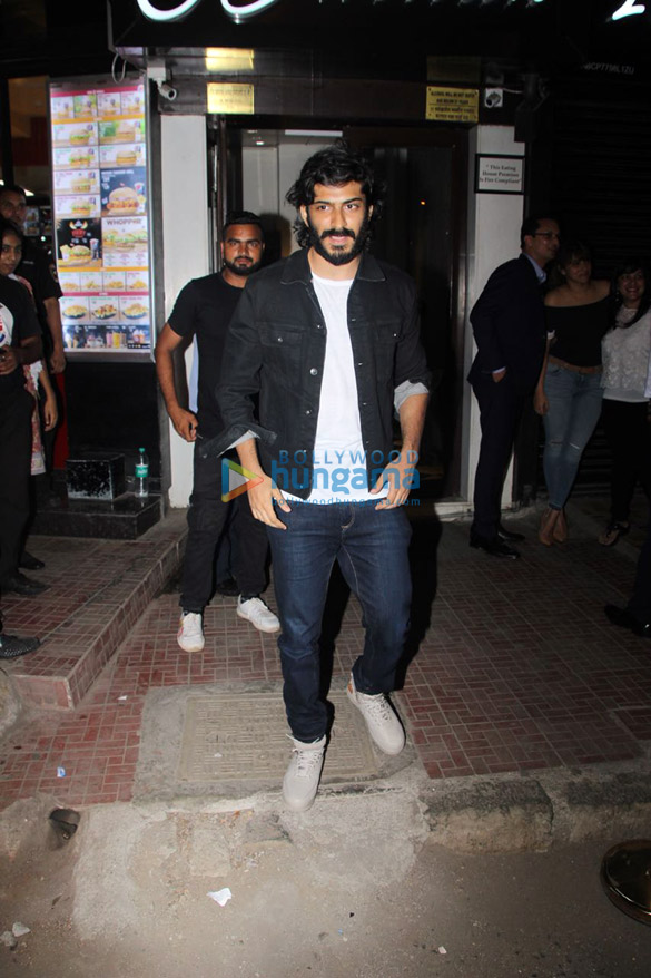 harshvardhan kapoor and shibani dandekar spotted at bastian in bandra 3