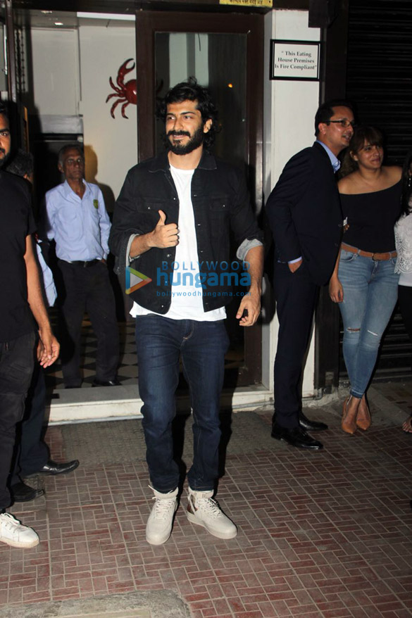 harshvardhan kapoor and shibani dandekar spotted at bastian in bandra 5