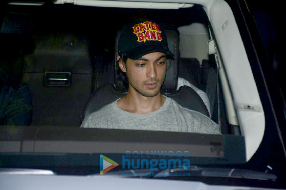 jacqueline fernandez arbaaz khan and others spotted at salman khans home in bandra 3