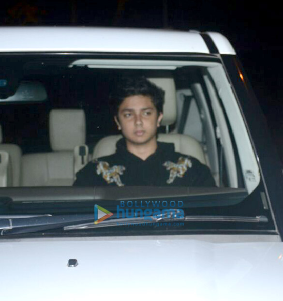jacqueline fernandez arbaaz khan and others spotted at salman khans home in bandra 6