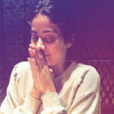 Janhvi Kapoor prays at dinner with her Dhadak gang -01