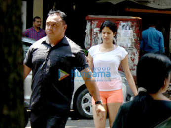 Janhvi kapoor spotted at a clinic in Juhu