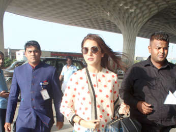 Snapped At Airport : Anushka Sharma, Kangana Ranaut - Koimoi