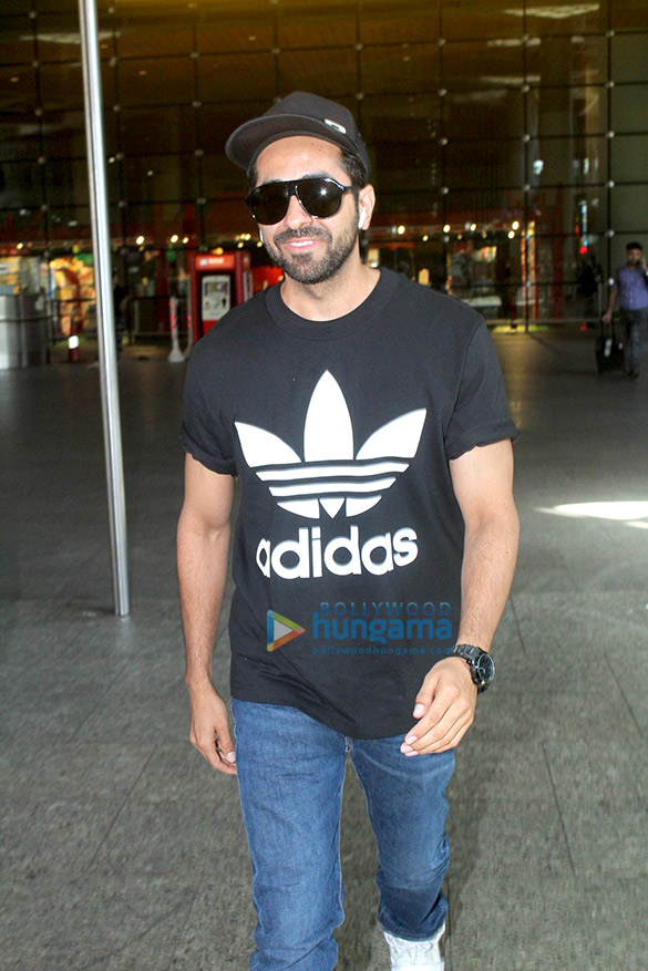 kareena kapoor khan daisy shah sophie choudry and ayushmann khurrana snapped at the airport 4