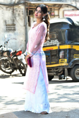 Karishma Sharma snapped visiting Smile Foundation (2)