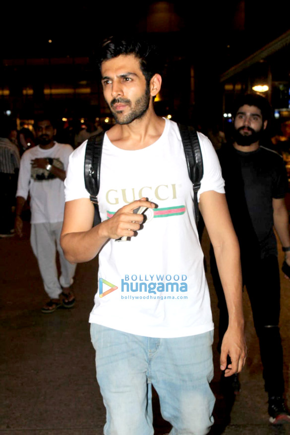 kartik aaryan and saiyami kher snapped at the airport 1