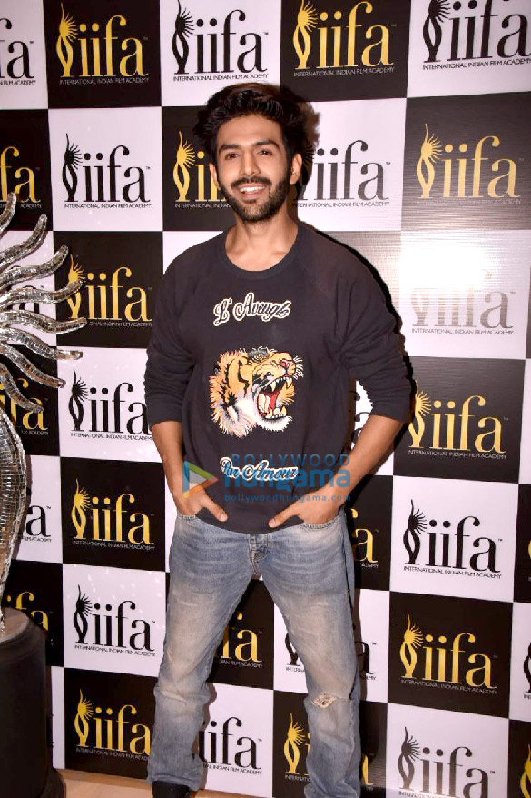 kartik aaryan snapped atteding iifa voting weekend 2018 1