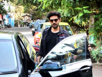 Kartik Aaryan snapped in Bandra