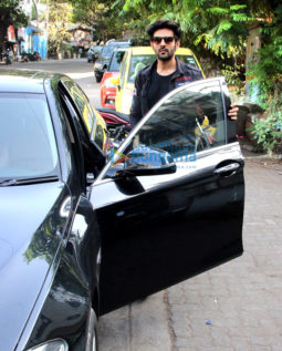 Kartik Aaryan snapped in Bandra