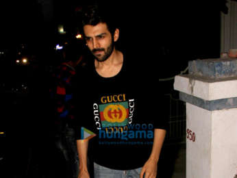 Kartik Aaryan snapped with his girlfriend at Farmers' Cafe in Bandra