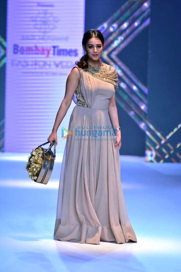 kiara advani anita hassanandani and others walks the ramp at the bombay times fashion week 8