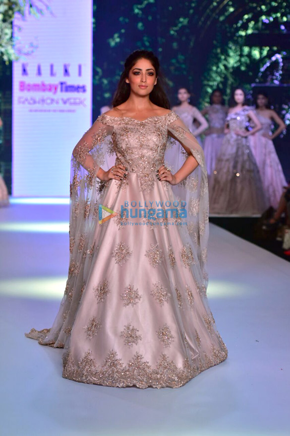 kiara advani anita hassanandani and others walks the ramp at the bombay times fashion week9 1