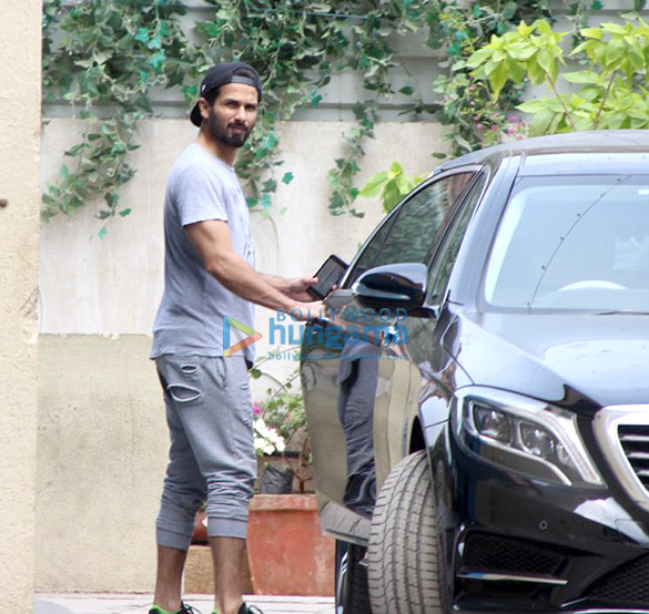 malaika arora and shahid kapoor spotted at the gym in bandra 4