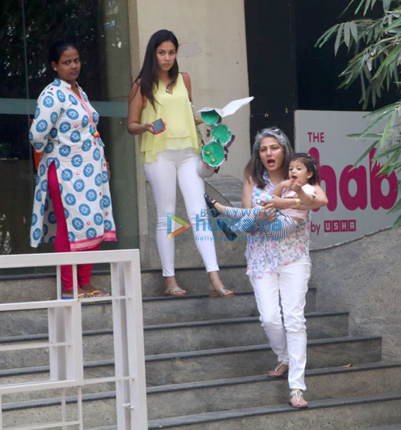 mira rajput snapped with misha and her grandmother at a play school in bandra 5