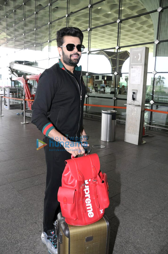 nushrat bharucha kriti kharbanda and others snapped at the airport 2 2
