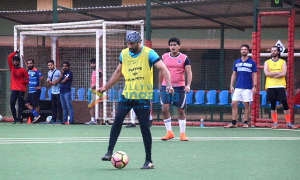 ranbir kapoor snapped at a football match in bandra 1