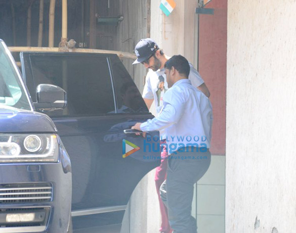 ranbir kapoor spotted at a clinic in bandra 2 2