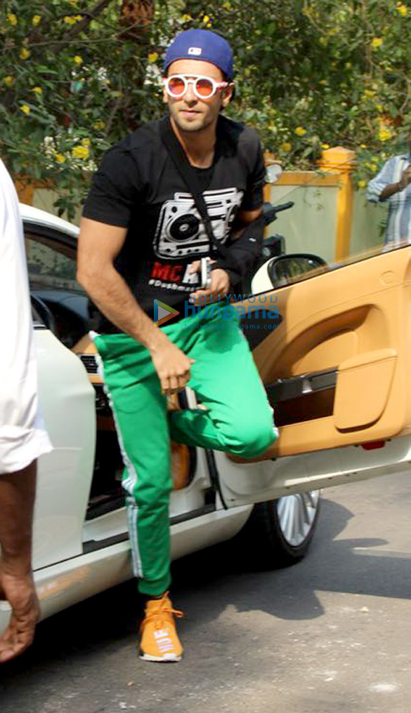 ranveer singh spotted at a salon 3