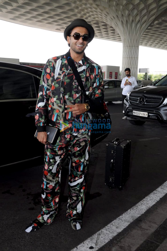 ranveer singhurvashi rautela sidharth malhotra and others snapped at the airport 005 2