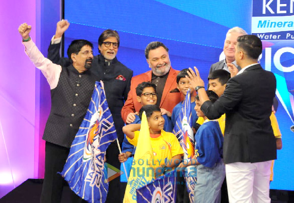 rishi kapoor and amitabh bachchan snapped promoting their film 102 not out at the star sports office 2