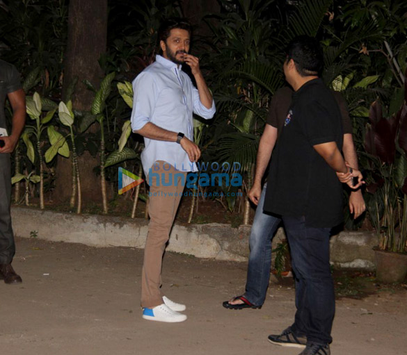 riteish deshmukh and milap zaveri spotted after a meeting in khar 005 3