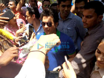 Sachin Tendulkar snapped meeting fans on his birthday