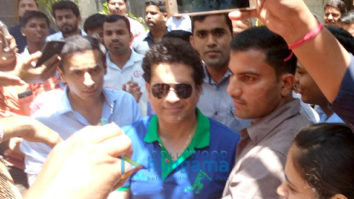 Sachin Tendulkar snapped meeting fans on his birthday