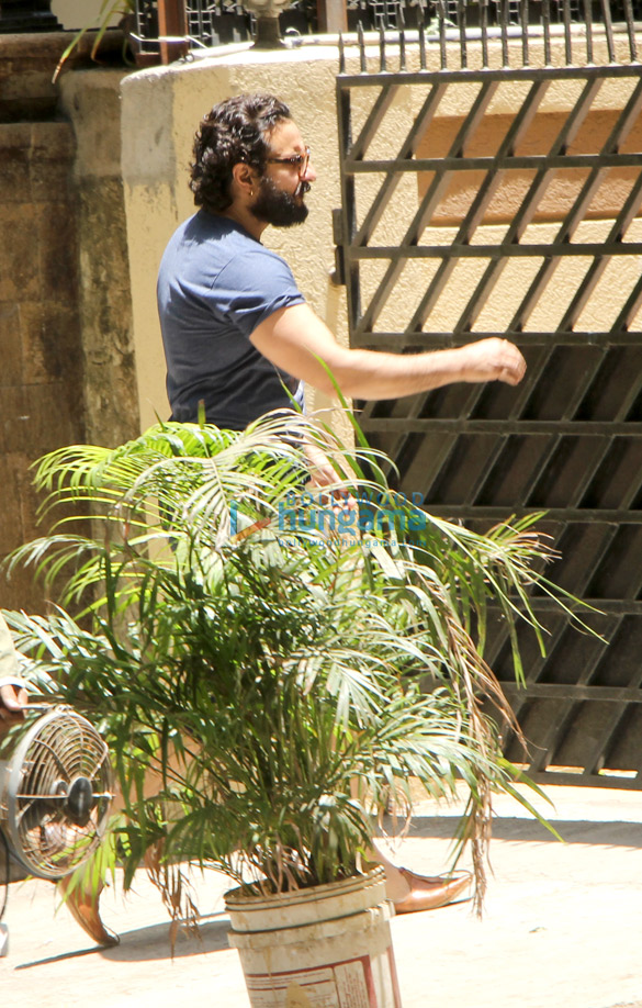 saif ali khan spotted at recording studio in bandra 2