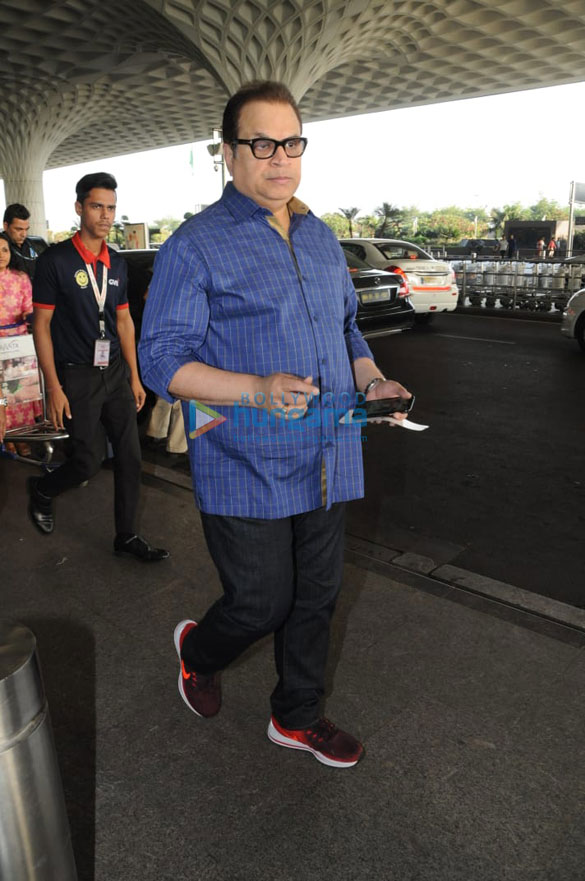 salman khan ramesh tauraani jacqueline fernandez snapped leaving for daa daabang tour in delhi 3