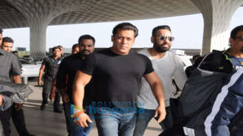 Salman Khan, Ramesh Tauraani, Jacqueline Fernandez snapped leaving for Daa Daabang tour in Delhi