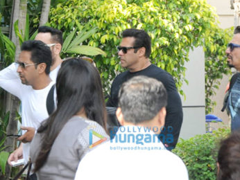 Salman Khan proceeds to Jodhpur with sisters Alvira and Arpita