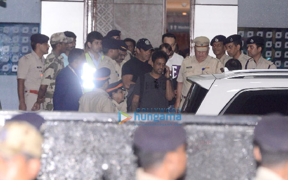 salman khan snapped arriving back in mumbai 4