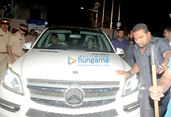 salman khan snapped arriving back in mumbai 8